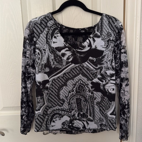 Women’s reversible black and white blouse (stretchy fabric) - Picture 4 of 9